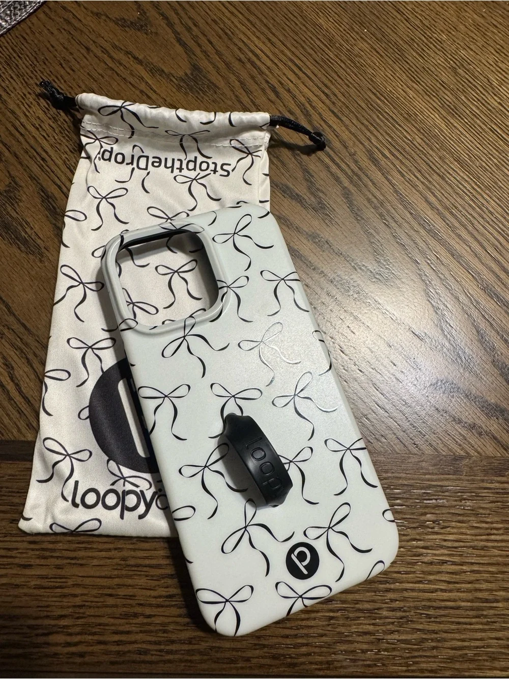 iPhone 15 Pro Max Loopy Case White & Black Bow Print